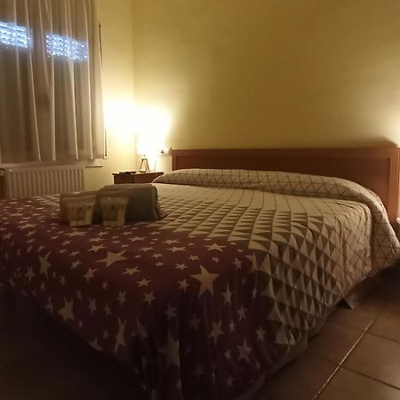 Pages Villa Sant Climent Sescebes Bagian luar foto