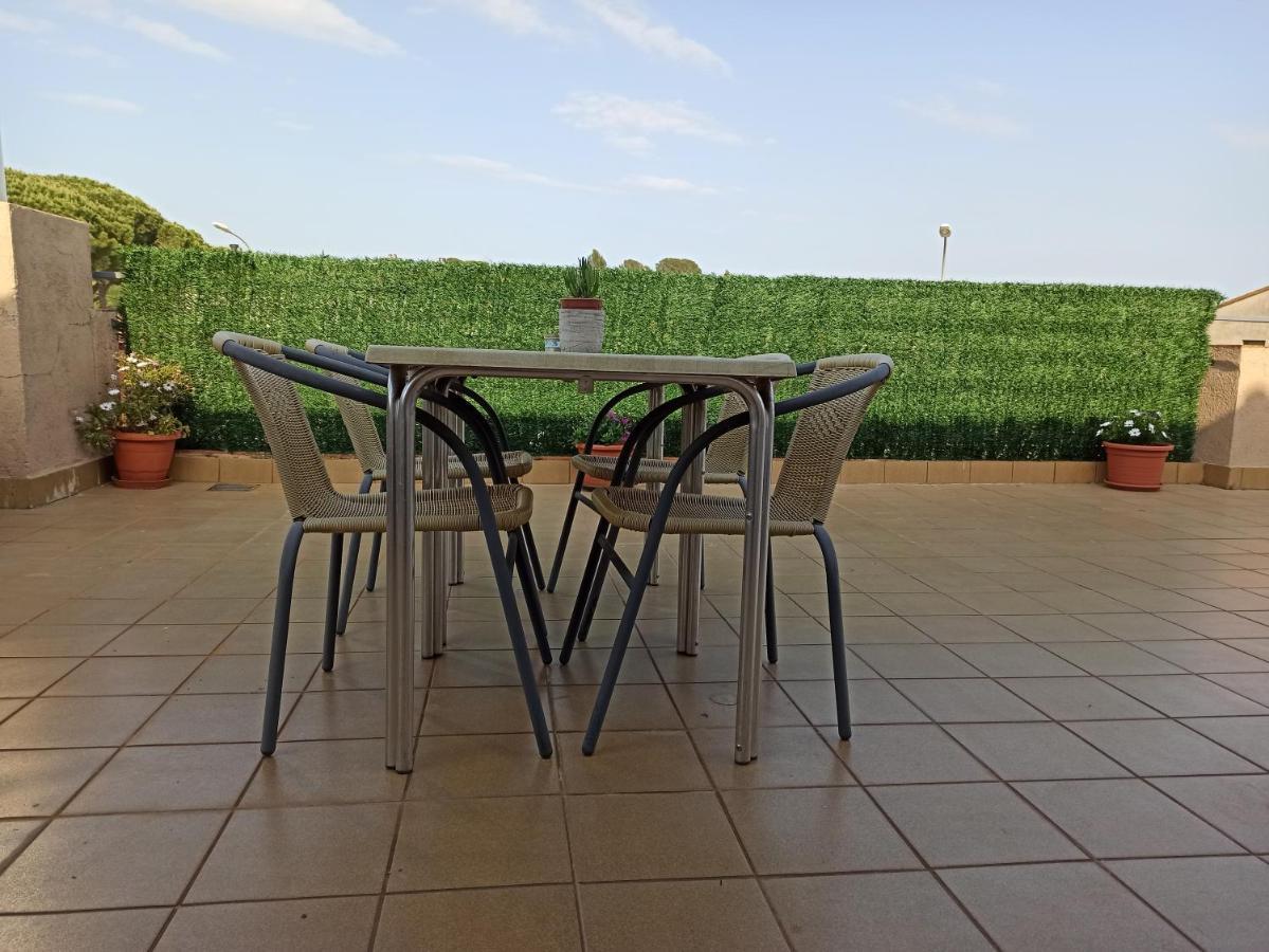 Pages Villa Sant Climent Sescebes Bagian luar foto